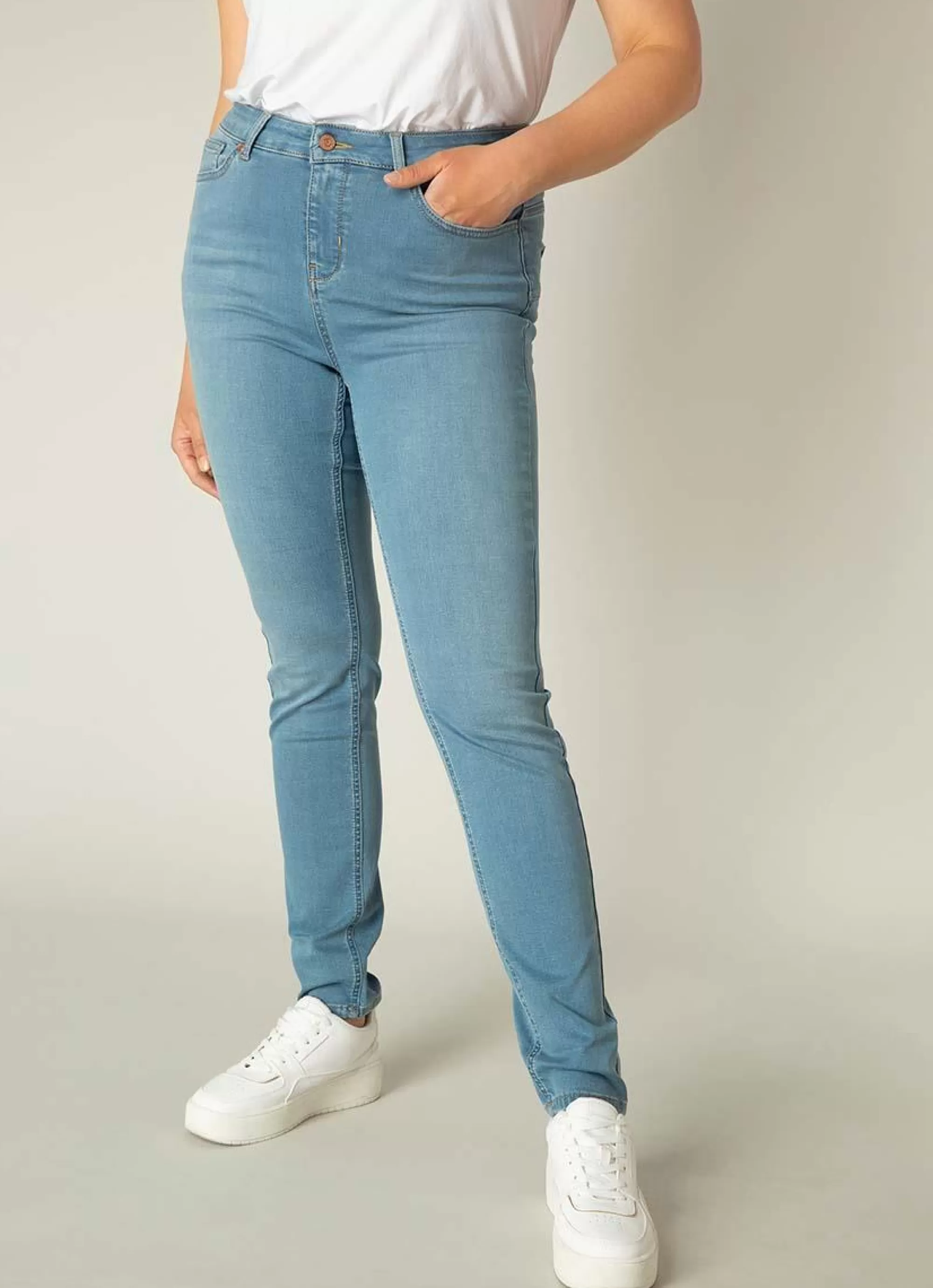 Store Base Level Curvy Jeans Joya 007 Light Blue