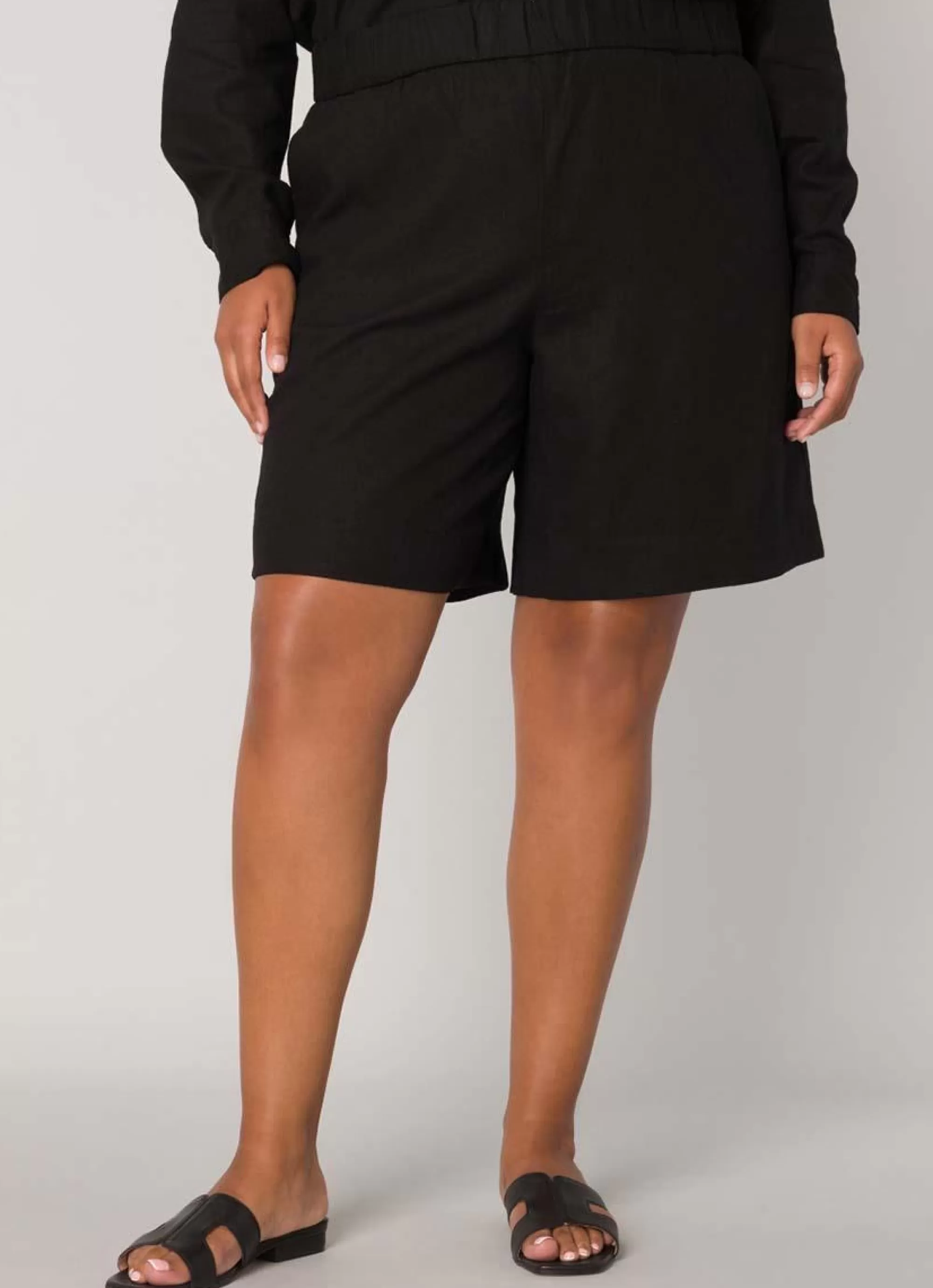 New Base Level Curvy Linnen Short Yardan 086 Black