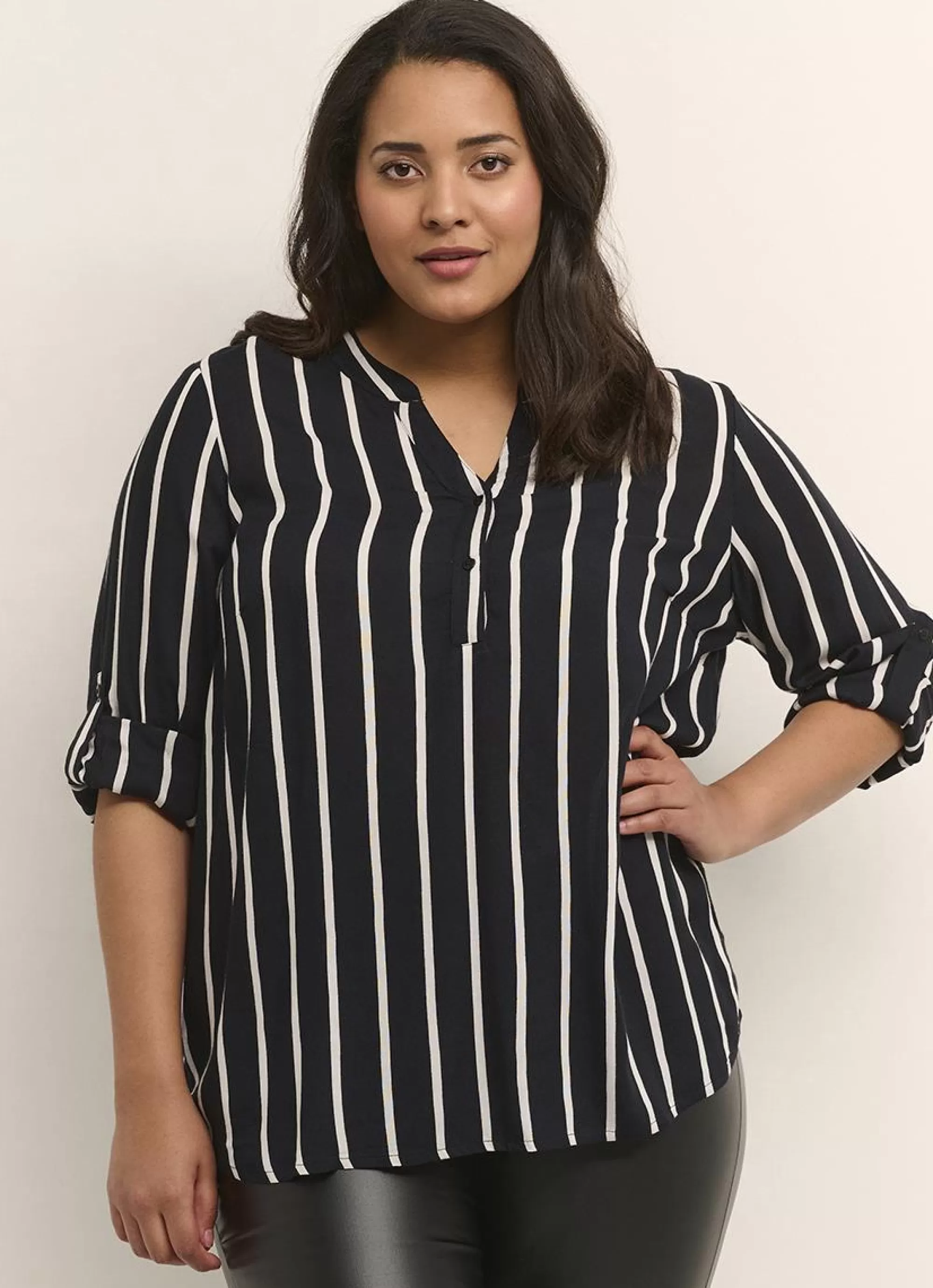 Best * Kaffe Curve Blouse Sida 10580350 - 100367 Black/Chalk Stripe